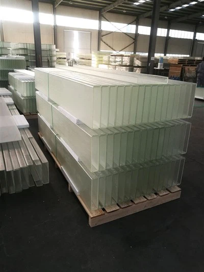 Caurspīdīgs rūdīts U-profils stikls